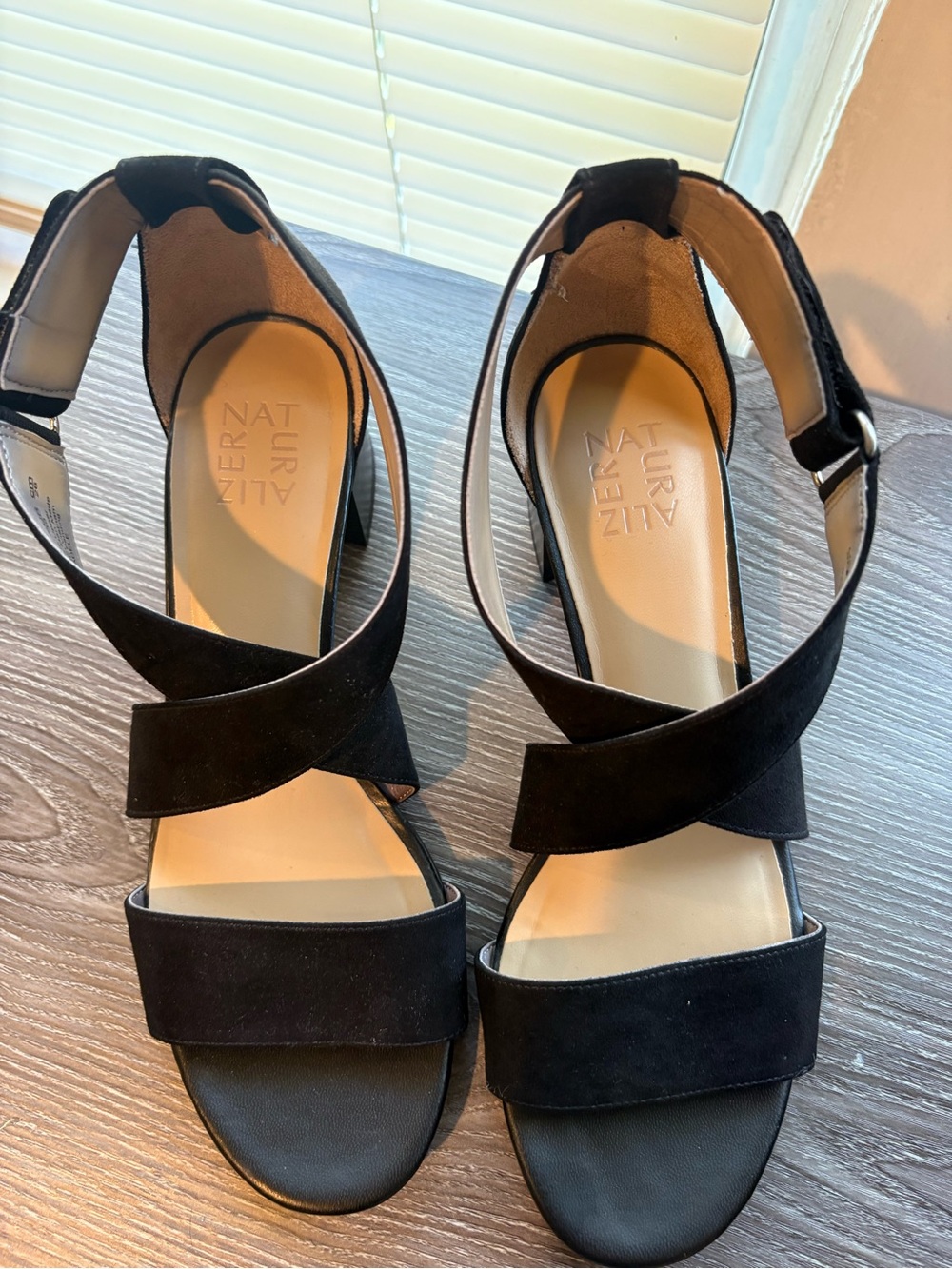Naturalizer Women’s Adele Black Crisscross Block Heel Sandals Size 9 Shoes - Picture 6 of 10